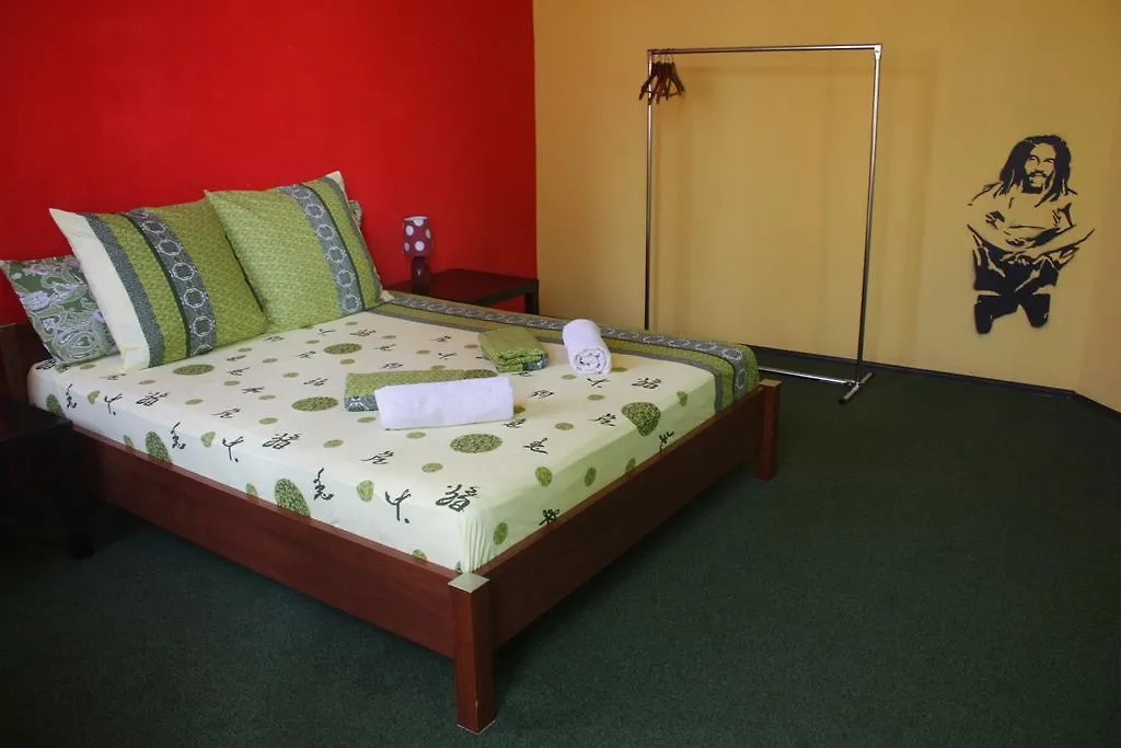 Magic Bus Kiev Hostel  基輔